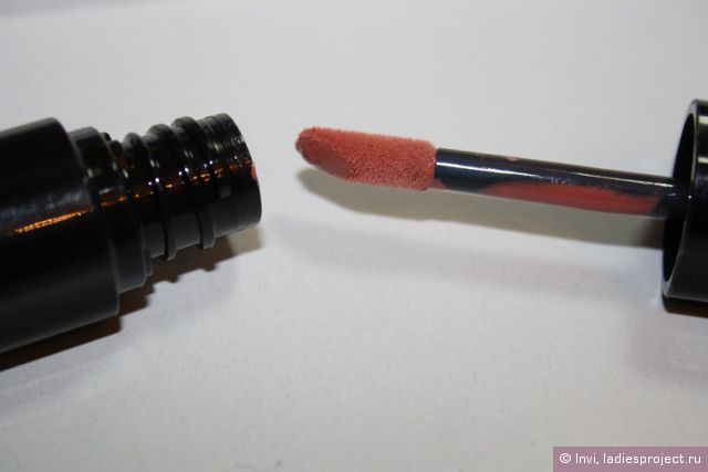Лаковая губная помада Lacquer Rouge (оттенок RD203) от Shiseido фото 2 Лаковая губная помада Lacquer Rouge (оттенок RD203) от Shiseido фото 2