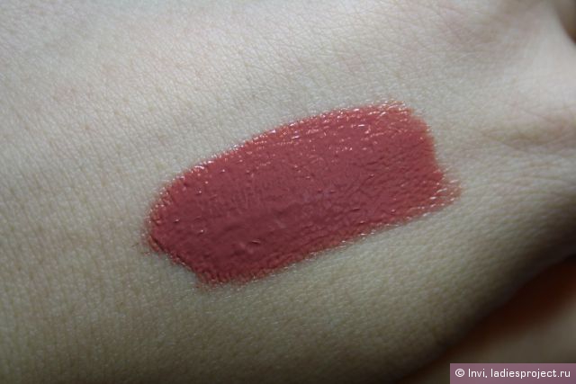 Лаковая губная помада Lacquer Rouge (оттенок RD203) от Shiseido фото 4 Лаковая губная помада Lacquer Rouge (оттенок RD203) от Shiseido фото 4