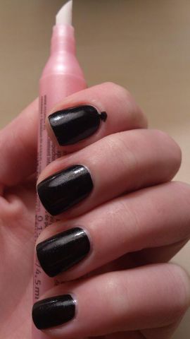 Карандаш для коррекции маникюра Nail polish corrector pencil от Essence фото 2 Карандаш для коррекции маникюра Nail polish corrector pencil от Essence фото 2