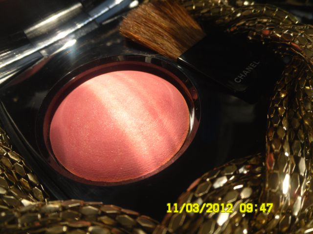 Румяна Joues Contraste Powder Blush (оттенок № 72 Rose Initiale) от Chanel фото 8