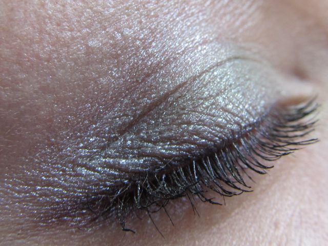Тени для век Eyeshadow duochrome (оттенки 278 Violet gemstone и 246 Green atlantis) от Artdeco фото 15