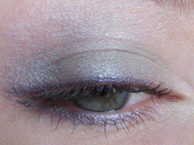 Тени для век Eyeshadow duochrome (оттенки 278 Violet gemstone и 246 Green atlantis) от Artdeco фото 17