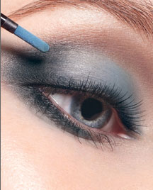 Бюджетные новинки весны 2011: макияж глаз и бровей фото 5