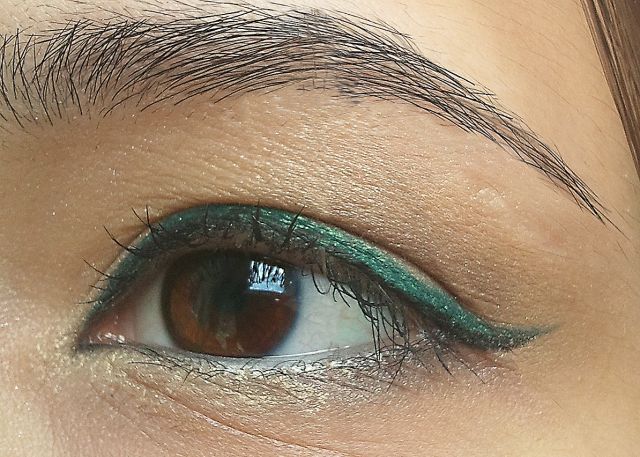 Жидкость, превращающая ваши тени в подводку для глаз The Style Magic Eye Change от Missha фото 5
