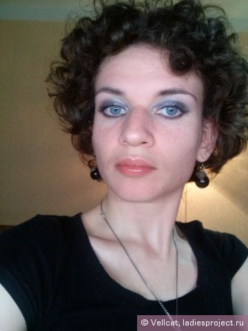 Тени для век Color Riche (оттенок № E5 Smoky Velours Noir) от L'Oreal фото 13 Тени для век Color Riche (оттенок № E5 Smoky Velours Noir) от L'Oreal фото 13