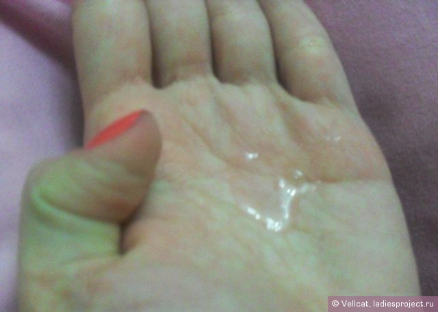 Очищающий гель для умывания с экстрактами клюквы и малины от Clearasil фото 3