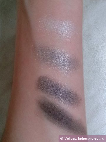 Тени для век Color Riche (оттенок № E5 Smoky Velours Noir) от L'Oreal фото 4 Тени для век Color Riche (оттенок № E5 Smoky Velours Noir) от L'Oreal фото 4