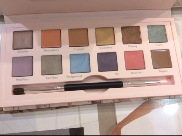 Палетка теней для век Eyeshadow Palette Suited To A Tea от CARGO фото 1 Палетка теней для век Eyeshadow Palette Suited To A Tea от CARGO фото 1