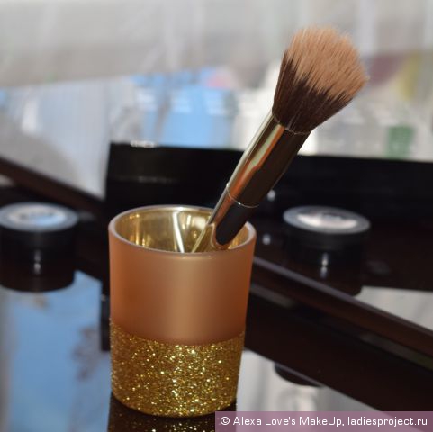 Кисть для нанесения тонального крема и румян Luxe от Avon фото 2