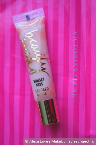 Битва блесков для губ: Victoria's Secret против Maybelline NY фото 3 Битва блесков для губ: Victoria's Secret против Maybelline NY фото 3