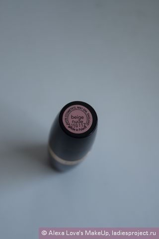 Батл помад: Max Factor губная помада из серии Color Elixir Lipstick и губная помада Avon "С эффектом объема" фото 8