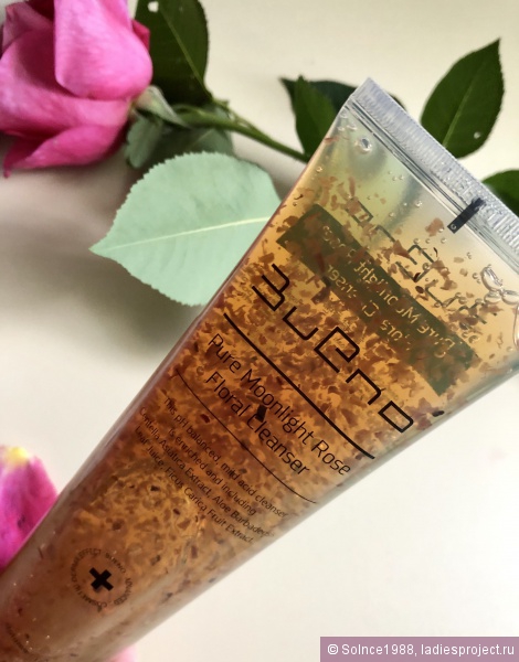 Гель для умывания с лепестками роз Pure Moonlight Rose Floral Cleanser от Bueno фото 3