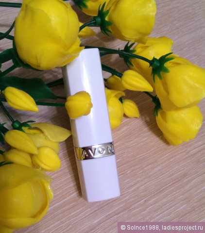 Увлажняющая помада-бальзам "Нежный цвет" (оттенок Protecting Peach) от Avon фото 1