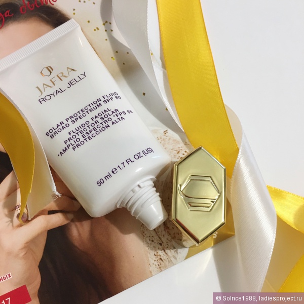 Солнцезащитный крем-флюид c маточным молочком Royal Jelly Solar Protection Fluid Broad Spectrum SPF 50 от Jafra фото 4 Солнцезащитный крем-флюид c маточным молочком Royal Jelly Solar Protection Fluid Broad Spectrum SPF 50 от Jafra фото 4