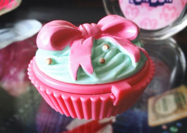 Бальзам для губ Dessert Time (оттенки № 1 Red cupcake и № 2 Pink cupcake) от Holika Holika фото 2