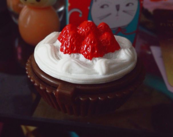 Бальзам для губ Dessert Time (оттенки № 1 Red cupcake и № 2 Pink cupcake) от Holika Holika фото 1