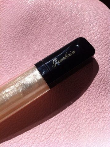 Блеск для губ Gloss D'Enfer Maxi Shine Intense Colour & Shine Bare Lip Sensation (оттенок № 400 Gold Thlack) от Guerlain фото 1 Блеск для губ Gloss D'Enfer Maxi Shine Intense Colour & Shine Bare Lip Sensation (оттенок № 400 Gold Thlack) от Guerlain фото 1
