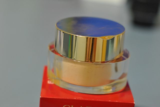 Минеральная рассыпчатая пудра Pudre Multi-Eclat (оттенок № 02) от Clarins фото 2