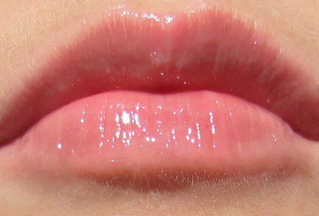 Блеск для губ XXXL Shine Lipgloss от Essence фото 3 Блеск для губ XXXL Shine Lipgloss от Essence фото 3