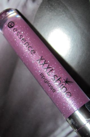 Блеск для губ XXXL Shine Lipgloss от Essence фото 4 Блеск для губ XXXL Shine Lipgloss от Essence фото 4