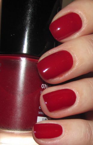 Лак для ногтей Ultimate Nail Lacquer (оттенок № 070 Caught jn the red carpet) от Catrice фото 5 Лак для ногтей Ultimate Nail Lacquer (оттенок № 070 Caught jn the red carpet) от Catrice фото 5