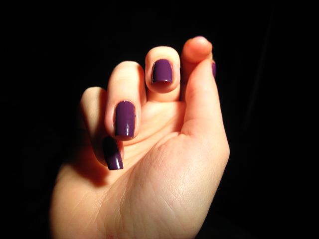 Лак для ногтей Ultimate Nail LACQUER (оттенок 120 Plum Play With Me) от Catrice фото 4
