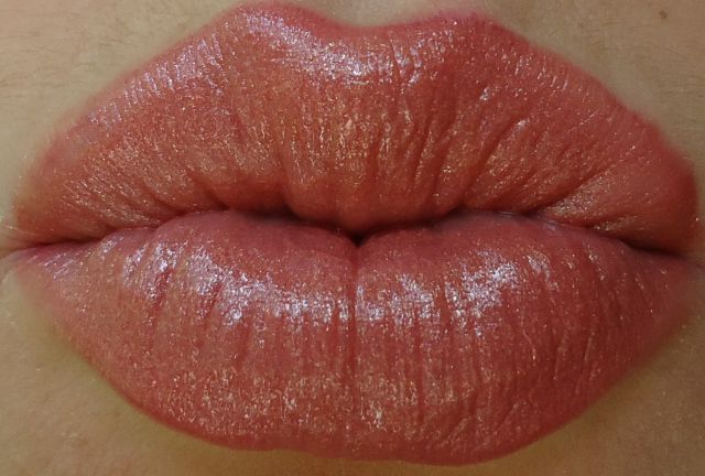 Губная помада Shimmering Lipstick с мерцающим эффектом от Shiseido фото 17