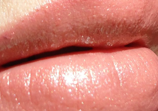 Губная помада Shimmering Lipstick с мерцающим эффектом от Shiseido фото 13