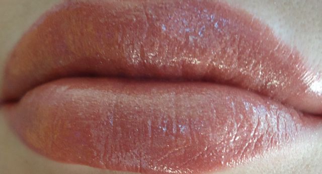 Губная помада Shimmering Lipstick с мерцающим эффектом от Shiseido фото 8