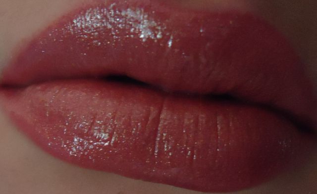 Губная помада Shimmering Lipstick с мерцающим эффектом от Shiseido фото 15