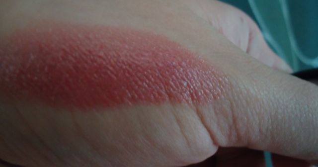 Губная помада Shimmering Lipstick с мерцающим эффектом от Shiseido фото 5