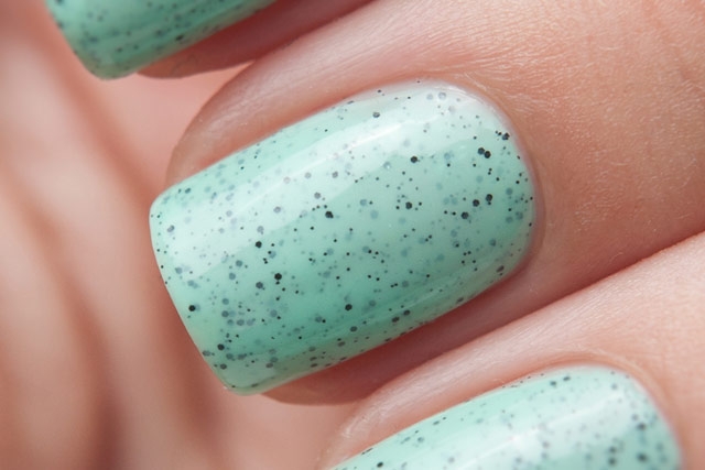Лак для ногтей активный био-гель Dalmatian Active Bio-gel (оттенок № 423/088 Mint Ice Cream & Chocolate) от El Corazon фото 4 Лак для ногтей активный био-гель Dalmatian Active Bio-gel (оттенок № 423/088 Mint Ice Cream & Chocolate) от El Corazon фото 4