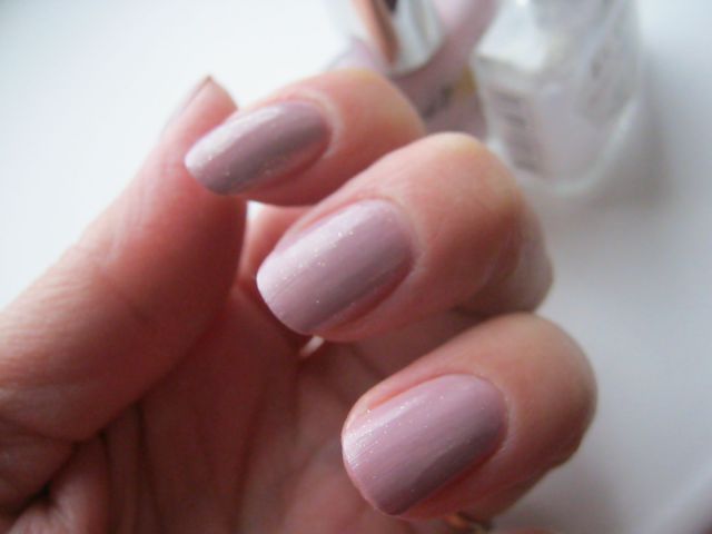 Лак для ногтей Matte Effect (оттенок № 117) и топ-покрытие Art Top Coat (оттенок № 421-02 Gold) от EL Corazon фото 6 Лак для ногтей Matte Effect (оттенок № 117) и топ-покрытие Art Top Coat (оттенок № 421-02 Gold) от EL Corazon фото 6
