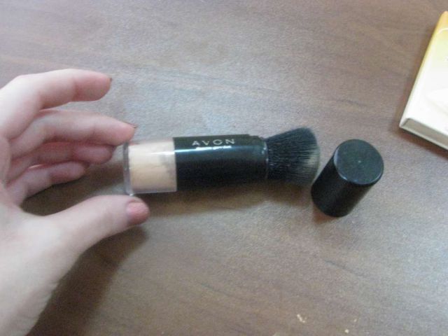 Рассыпчатая пудра для лица с эффектом мерцания от Avon фото 1