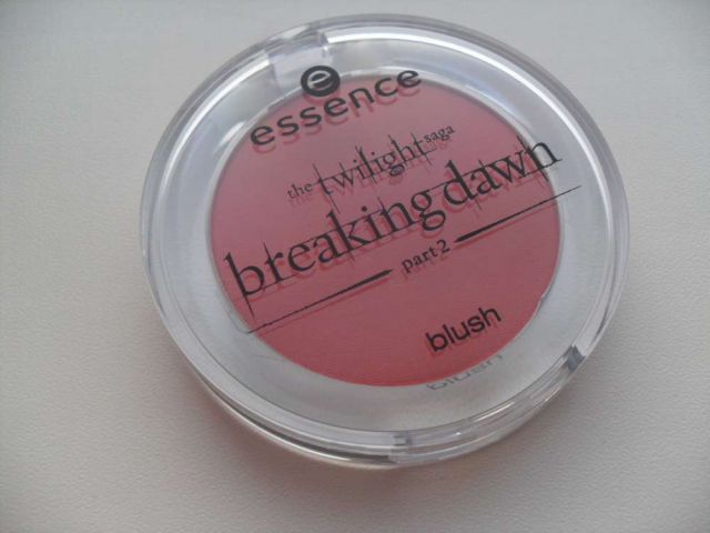 Румяна из коллекции &laquo;Twilight Saga: Breaking Dawn&raquo; (оттенок № 01 Renesmee Red) от Essence фото 3