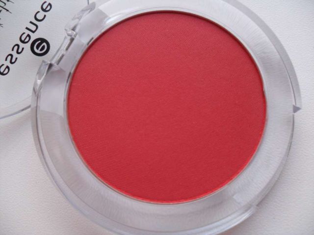 Румяна из коллекции &laquo;Twilight Saga: Breaking Dawn&raquo; (оттенок № 01 Renesmee Red) от Essence фото 5