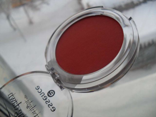 Румяна из коллекции &laquo;Twilight Saga: Breaking Dawn&raquo; (оттенок № 01 Renesmee Red) от Essence фото 6