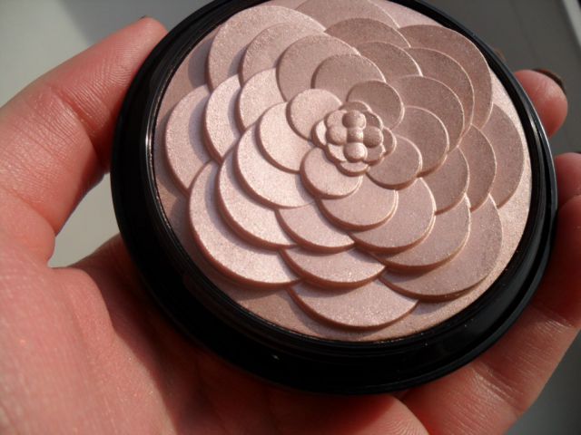 Пудра-шиммер Meteorites Cruel Gardenia от Guerlain фото 6