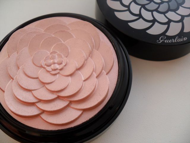 Пудра-шиммер Meteorites Cruel Gardenia от Guerlain фото 3