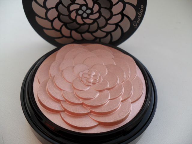 Пудра-шиммер Meteorites Cruel Gardenia от Guerlain фото 4