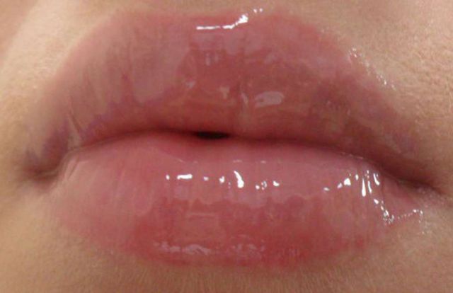 Увлажняющий блеск для губ Superbalm Moisturizing Gloss от Clinique фото 4
