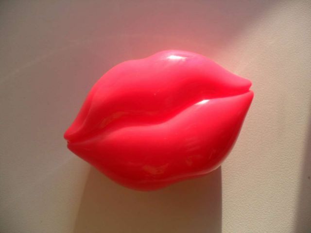 Скраб для губ "Kiss Kiss" от Tony Moly фото 1