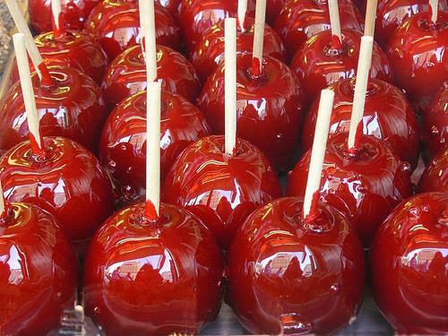 Бальзам для губ ColorBurst Lip Butter (оттенок № 035 Candy Apple) от Revlon фото 10 Бальзам для губ ColorBurst Lip Butter (оттенок № 035 Candy Apple) от Revlon фото 10