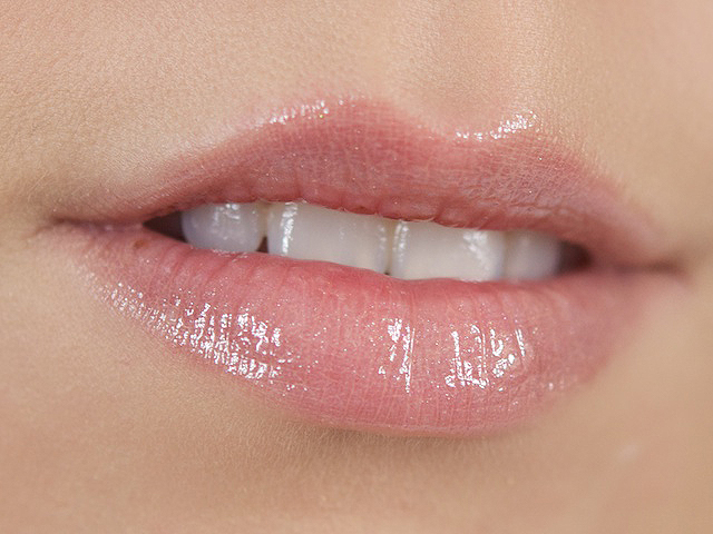 Новинка от Benefit: Блески для губ &laquo;Ultra Plush Lip Glosses&raquo; фото 9