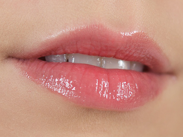 Новинка от Benefit: Блески для губ &laquo;Ultra Plush Lip Glosses&raquo; фото 12
