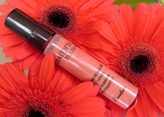 Румяна с шиммером &laquo;Terracotta Blush Sun Shimmer Highlighter (оттенок № 02 Sunny Pink)&raquo; от Guerlain фото 2