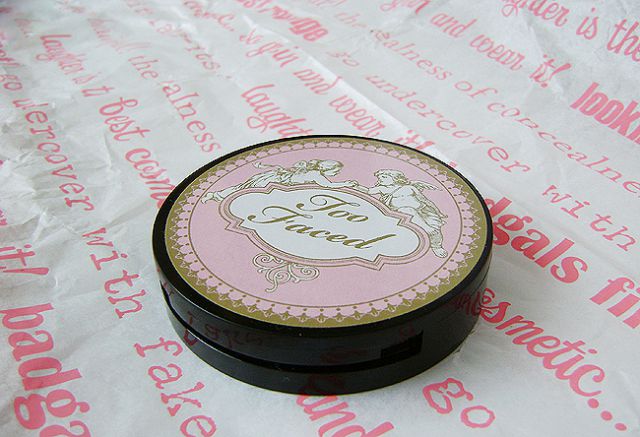 Бронзирующая пудра &laquo;Pink Leopard Brightening Bronzer&raquo; от Too Faced фото 1