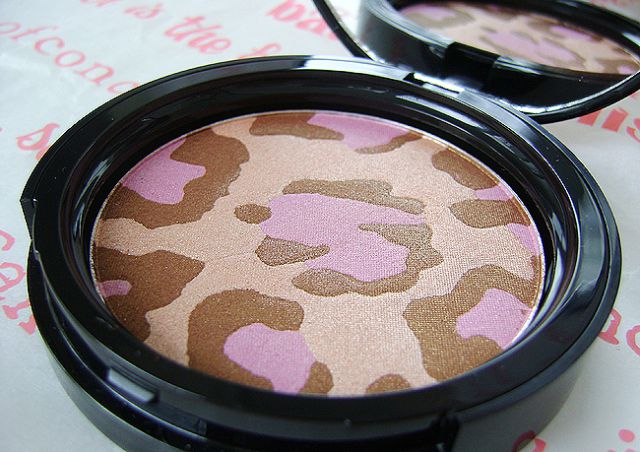 Бронзирующая пудра &laquo;Pink Leopard Brightening Bronzer&raquo; от Too Faced фото 4