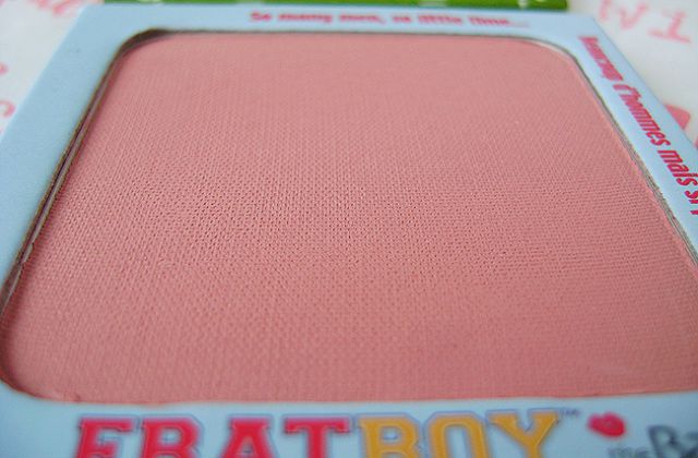 Румяна &laquo;Frat Boy Blush&raquo; от theBalm фото 5