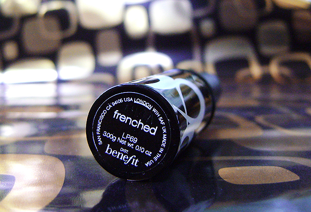 Помада для губ «Silky-Finish Lipstick» (оттенок Frenched) от Benefit фото 2 Помада для губ «Silky-Finish Lipstick» (оттенок Frenched) от Benefit фото 2